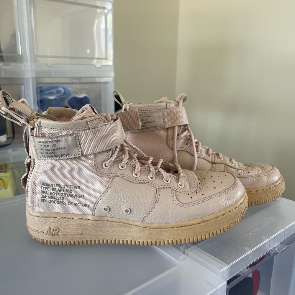Nike SF Air Force 1 Mid - pink. Size women’s 7.5